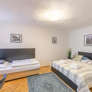 https://primavera-castle-view-apartments.praguehotelsweb.com